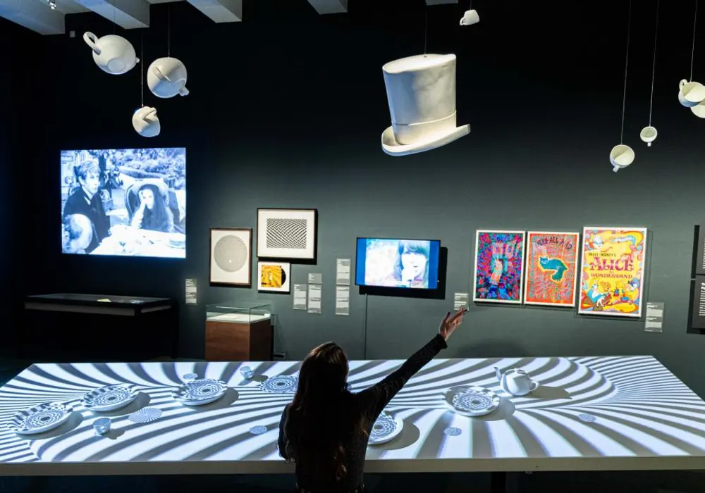 Exposición y actividades "Los mundos de Alicia"