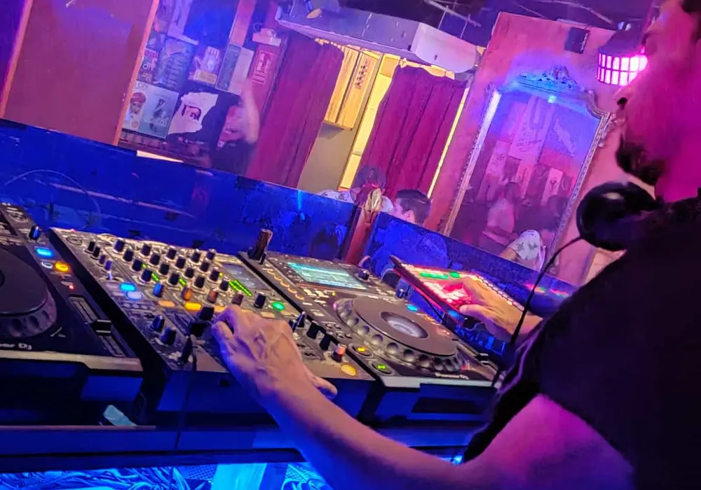 Sesiones de DJ gratis las noches de verano en Radio City