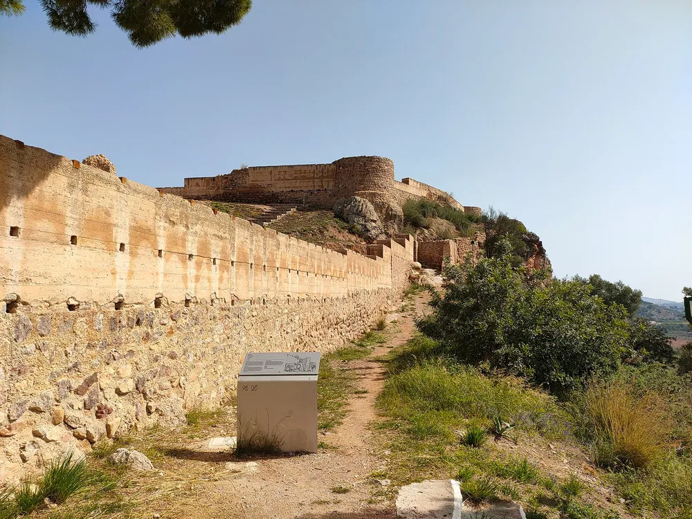 Castell Vell y ermita de la Magdalena