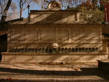 Font dels Vint-i-cinc Brolladors (Fuente de los 25 caños)