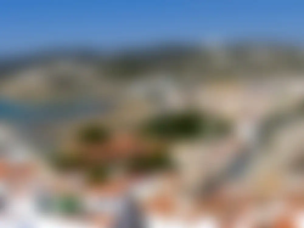 La cala sin aparcamiento ni sombrillas