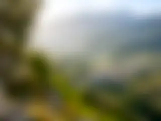 俯瞰村鎮與山谷的觀景點